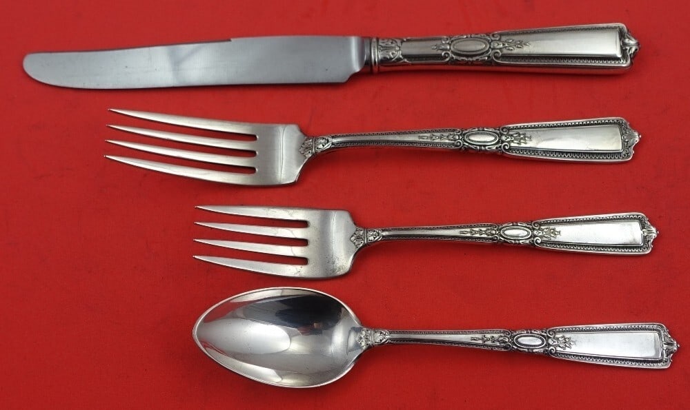 Wallace Renaissance Sterling Silver 4-Piece Place Setting: Wallace Renaissance Sterling Silver 4-Piece Place Setting Enhance your dining experience with this exquisite Renaissance by Wallace sterling silver place setting. This regular size 4-piece flatware se