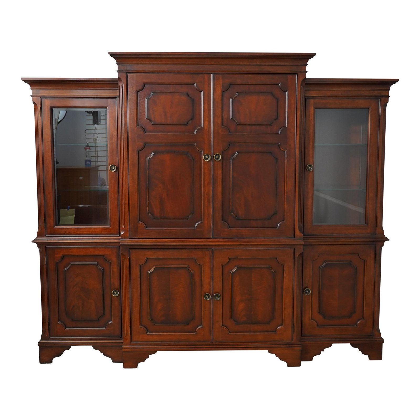Beveled Glass Mahogany 3 Section TV Entertainment Unit: Beveled Glass Mahogany 3 Section TV Entertainment Unit This stunning Mahogany Large 3 Section TV Entertainment Bookcase Unit is a blend of elegance and functionality, perfect for any living space. Cra