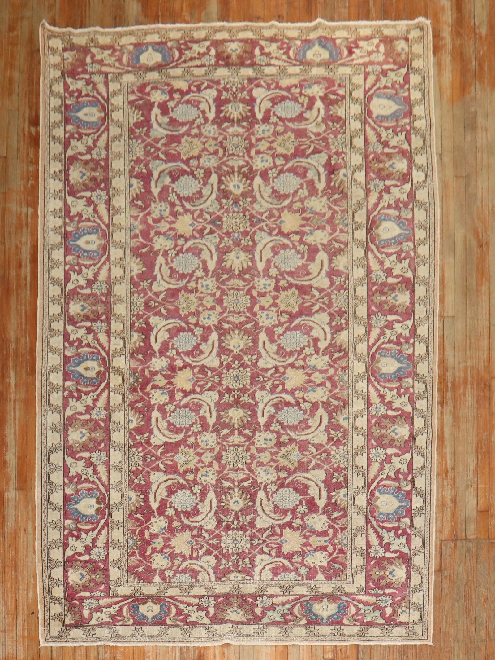 1930s Turkish Sivas Rug 6' 5" x 9' 7": 1930s Turkish Sivas Rug 6' 5" x 9' 7" Antique Turkish Sivas rug from the 1930s. This pre-owned piece features the classic Sivas type and presents an intricate decorative design. Specifications Type: S