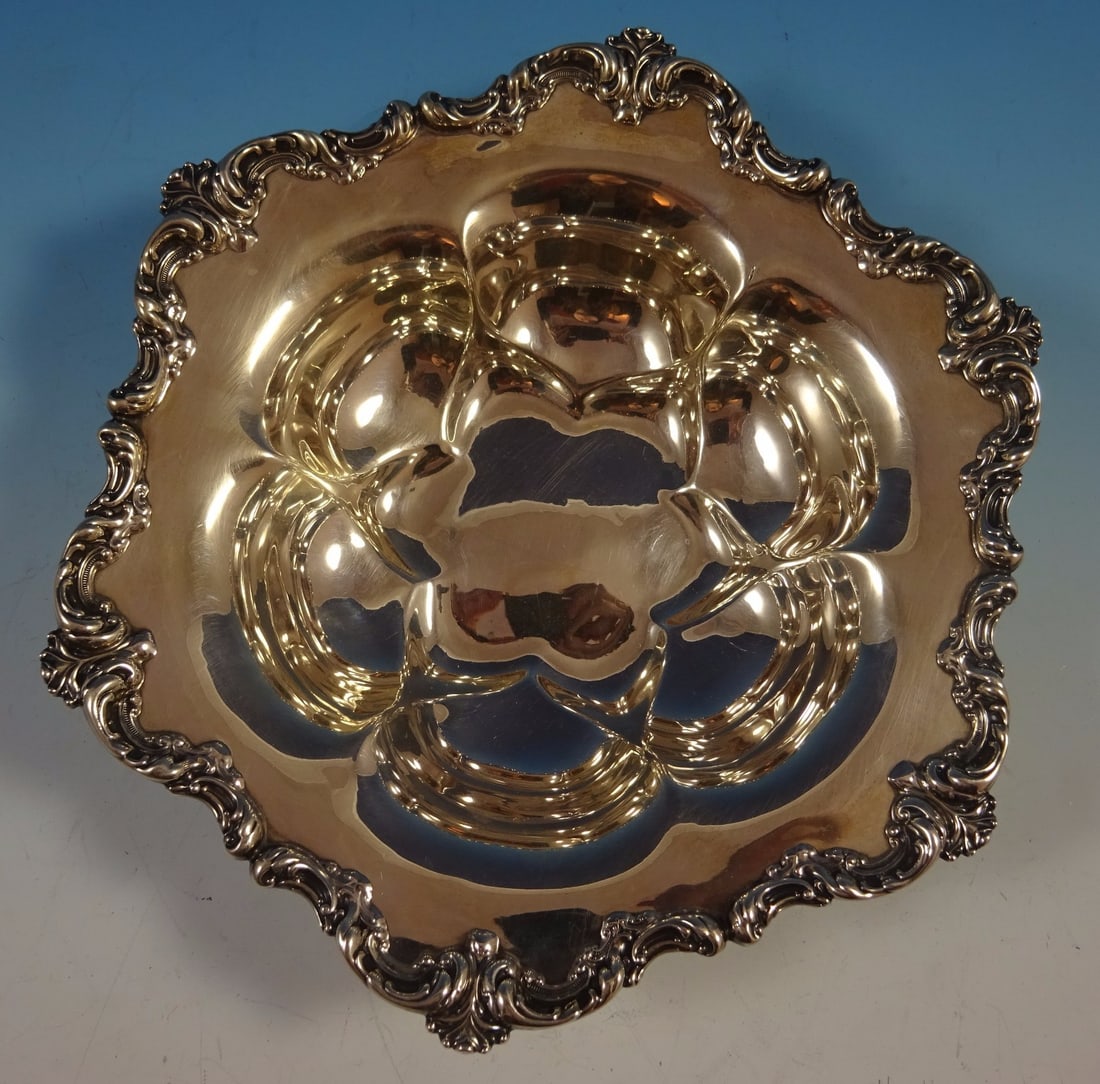 Frank Whiting Victoria Florence Sterling Silver Bowl 8.5" Diameter: Frank Whiting Victoria Florence Sterling Silver Bowl 8.5" Diameter This exquisite bowl, known as Victoria aka Florence, is crafted by Frank Whiting from high-quality sterling silver. With a classic Ge