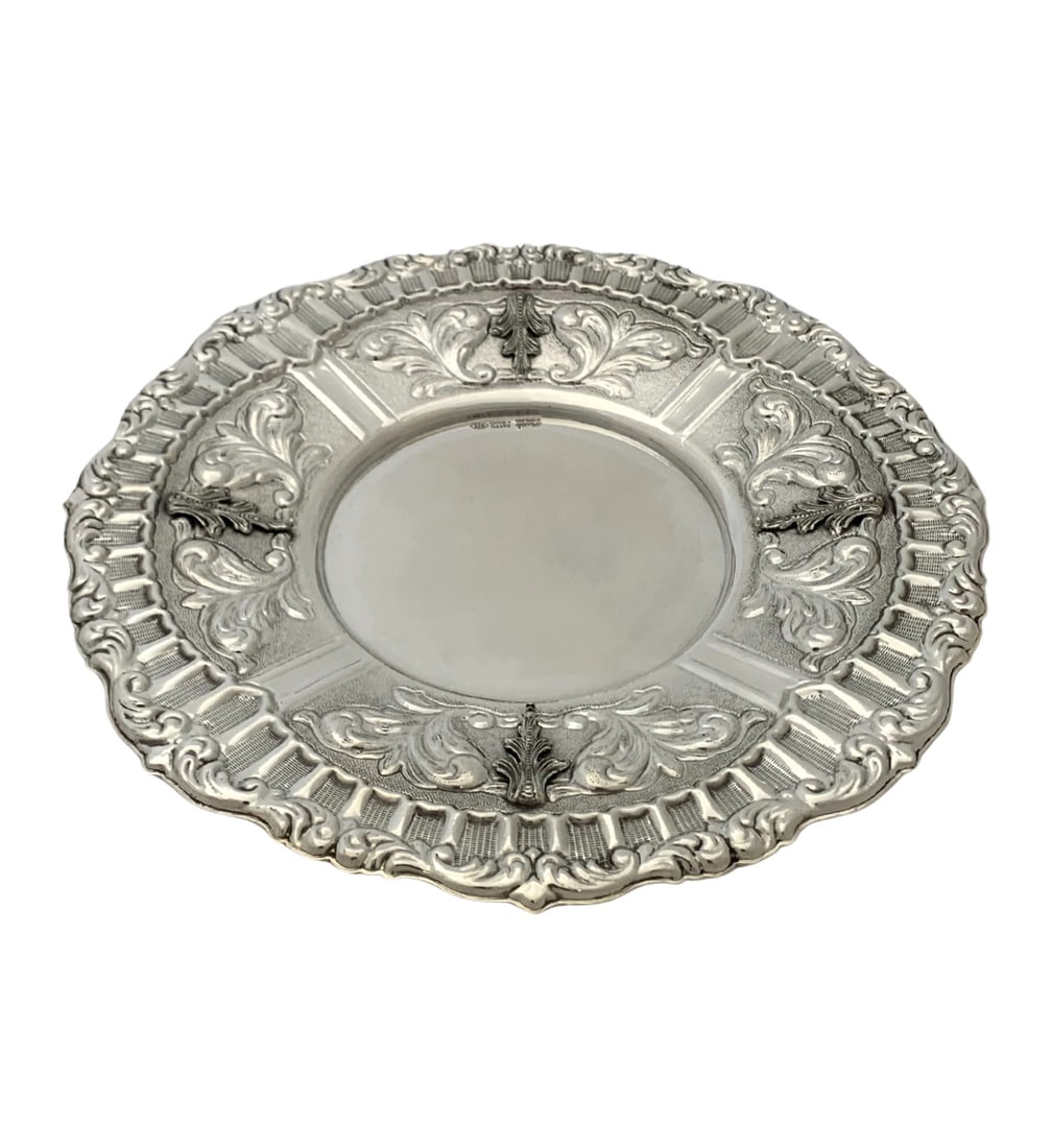 Handmade 925 Sterling Silver Chased Leaf Applique Round Tray 10 Inches: Handmade 925 Sterling Silver Chased Leaf Applique Round Tray 10 Inches This exquisite round tray is crafted from fine 925 sterling silver and features a stunning handmade chased swirl leaf applique de