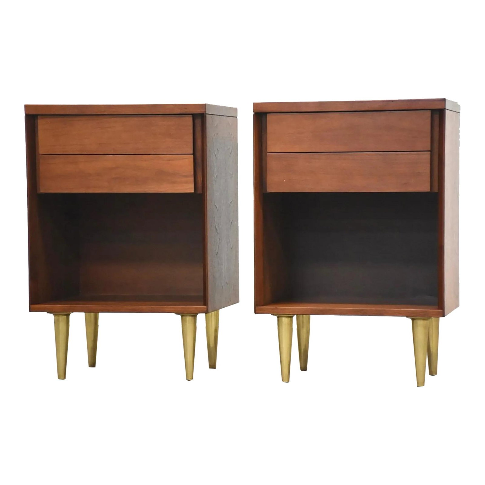 Mid-Century Modern Walnut Brass Nightstands Pair 1960s USA: Mid-Century Modern Walnut Brass Nightstands Pair 1960s USA This elegant pair of mid-century modern nightstands showcases a refined walnut finish complemented by sturdy brass legs. Each nightstand feat