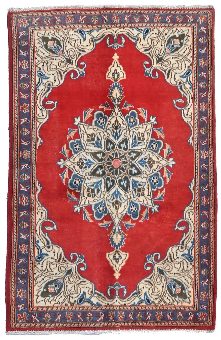 Vintage Handmade 3'3 x 5' Floral Wool Area Rug Farmhouse Decor: Vintage Handmade 3'3 x 5' Floral Wool Area Rug Farmhouse Decor Enhance your space with this exquisite Handmade 3'3" x 5'0" Oriental Rug, featuring a charming floral pattern that adds a touch of vintag