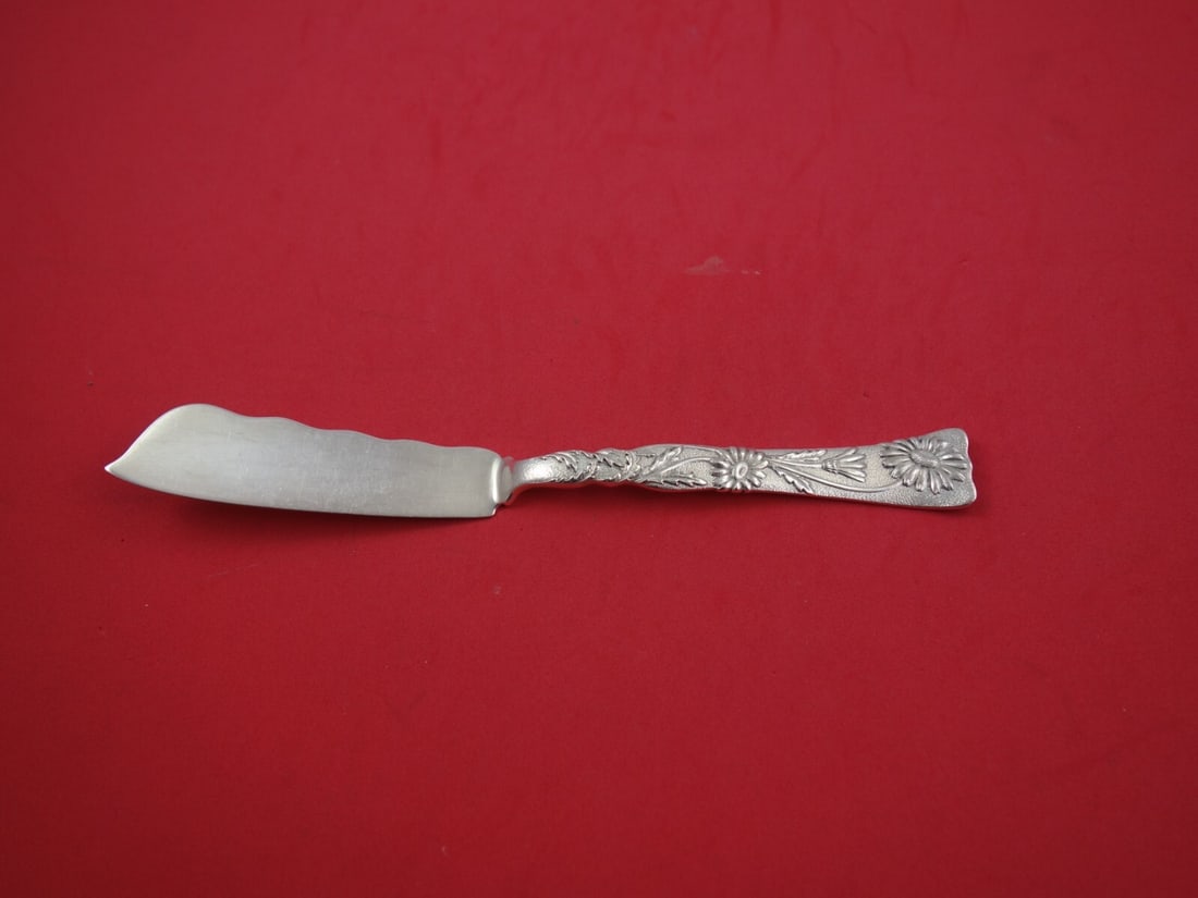 Tiffany & Co. Vine Sterling Silver Master Butter Knife with Daisy Motif 8": Tiffany & Co. Vine Sterling Silver Master Butter Knife with Daisy Motif 8" This exquisite master butter knife from the renowned Vine pattern by Tiffany & Co. is crafted from sterling silver and featur