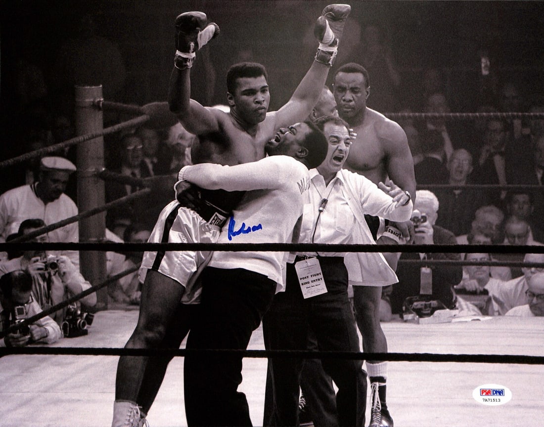 Muhammad Ali Signed 11x14 Photograph PSA/DNA Authentication: Muhammad Ali Signed 11x14 Photograph PSA/DNA Authentication This remarkable item features an autographed 11x14 black and white photograph of Muhammad Ali, the legendary Boxing Hall of Famer who passed