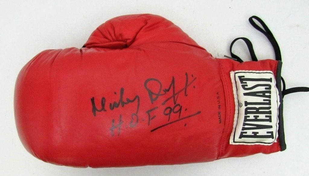 Mickey Duff Signed Everlast Boxing Glove JSA Authenticated: Mickey Duff Signed Everlast Boxing Glove JSA Authenticated This is an original Everlast boxing glove hand-signed by Mickey Duff, a distinguished figure in the boxing world and Hall of Fame promoter. T