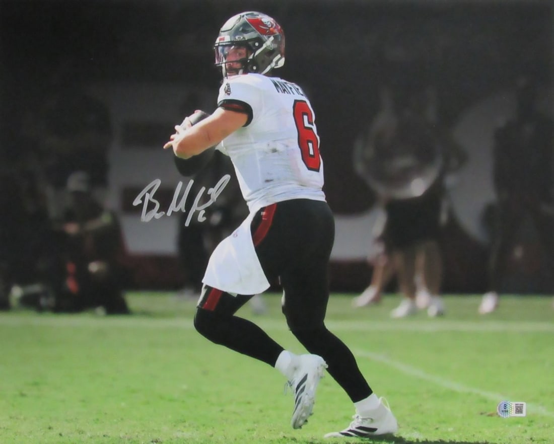Baker Mayfield Signed 16x20 Photo Tampa Bay Buccaneers Beckett Authenticated: Baker Mayfield Signed 16x20 Photo Tampa Bay Buccaneers Beckett Authenticated Celebrate your support for Baker Mayfield with this stunning autographed 16x20 photo showcasing him in Tampa Bay Buccaneers