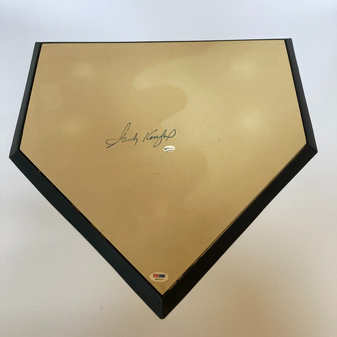 Sandy Koufax Signed Home Plate Base PSA DNA Authentic: Sandy Koufax Signed Home Plate Base PSA DNA Authentic This is a full size home plate base autographed by the legendary Sandy Koufax, featuring authentication from the Professional Sports Authenticator