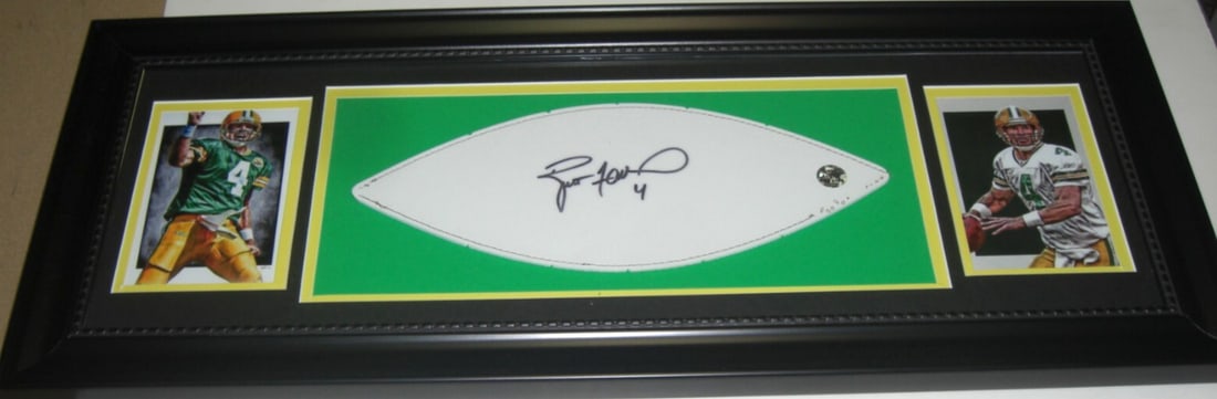 Framed Brett Favre Green Bay Packers Signed Original Football Photo (1 of 2)