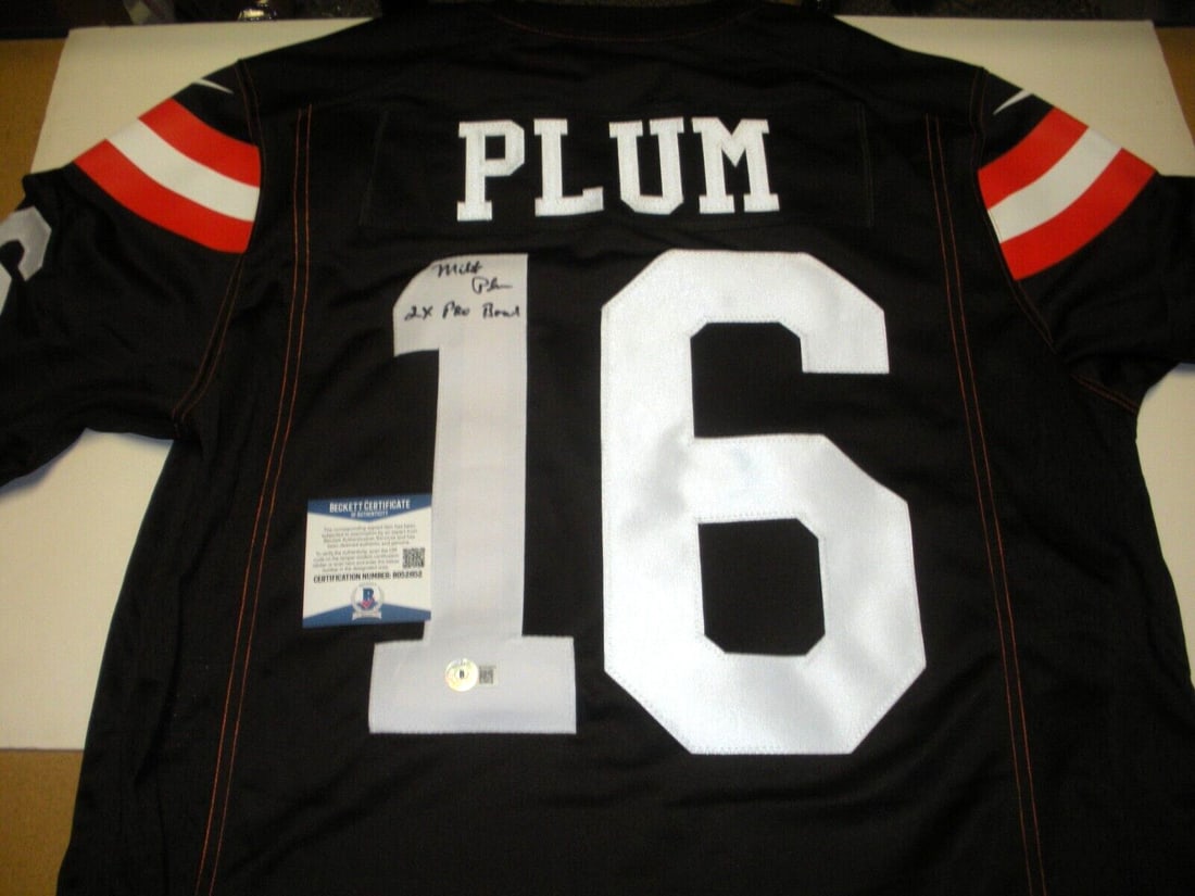 Nike Cleveland Browns Jersey Autographed by Milt Plum with Beckett COA: Nike Cleveland Browns Jersey Autographed by Milt Plum with Beckett COA This official licensed Nike jersey features the autograph of Milt Plum from the Cleveland Browns. The jersey is an original colle