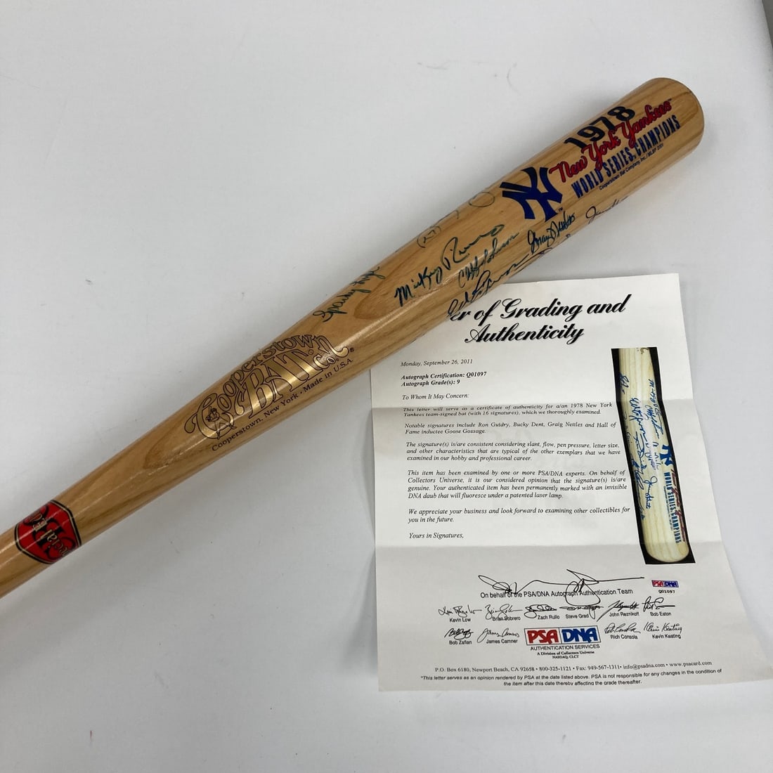 New York Yankees 1978 World Series signed bat with 16 autographs PSA DNA: New York Yankees 1978 World Series signed bat with 16 autographs PSA DNA Original team-signed New York Yankees World Series Champs baseball bat featuring 16 signatures. Named signers include Goose Gos
