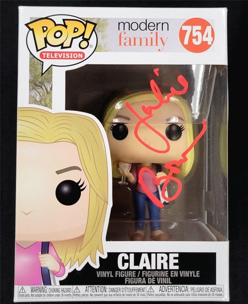 Julie Bowen Autographed Funko Pop Claire 754 Modern Family Beckett BAS: Julie Bowen Autographed Funko Pop Claire 754 Modern Family Beckett BAS This Funko Pop figure features Claire Dunphy from the popular television show Modern Family, signed by actress Julie Bowen. The i