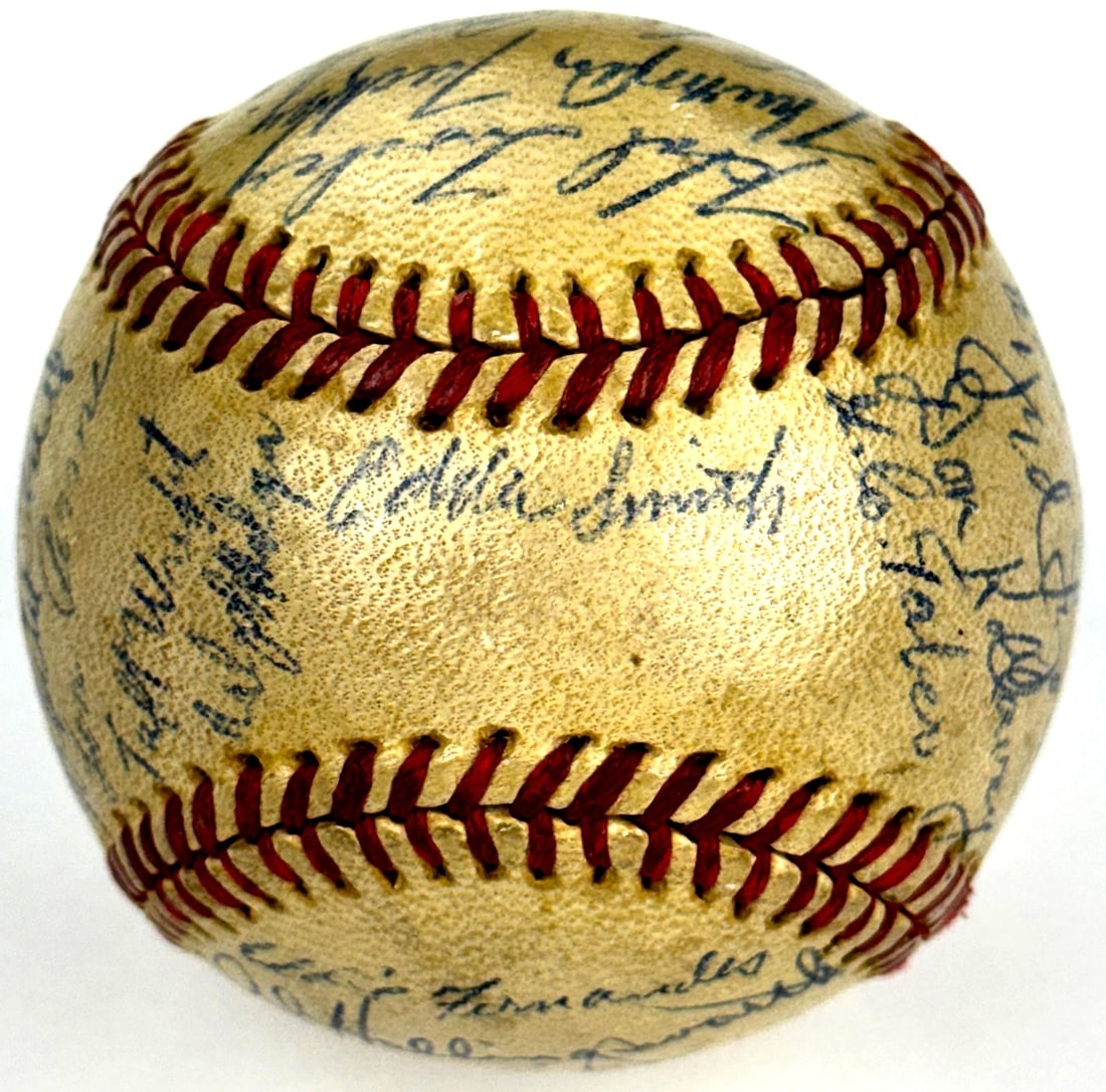 BAS Beckett authenticated 1946 Chicago White Sox signed baseball 28 signatures (1 of 7)