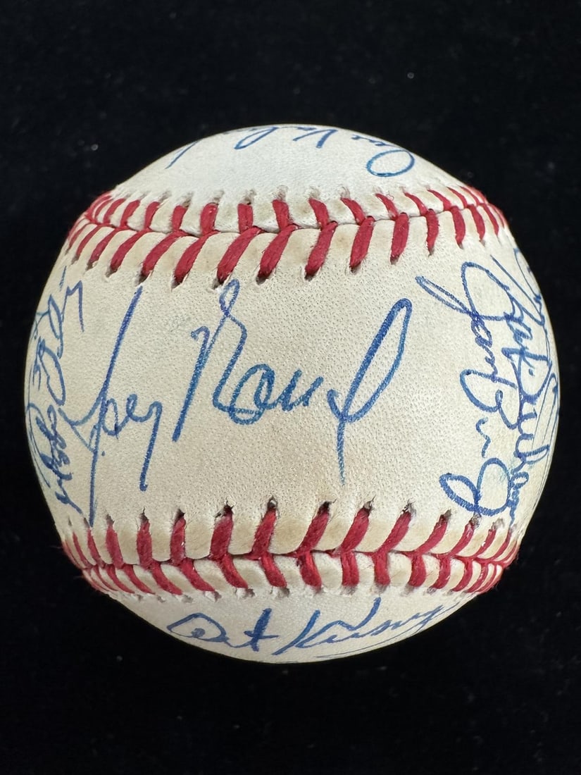 Beckett authenticated 2000 Chicago White Sox baseball with 29 signatures (1 of 1)
