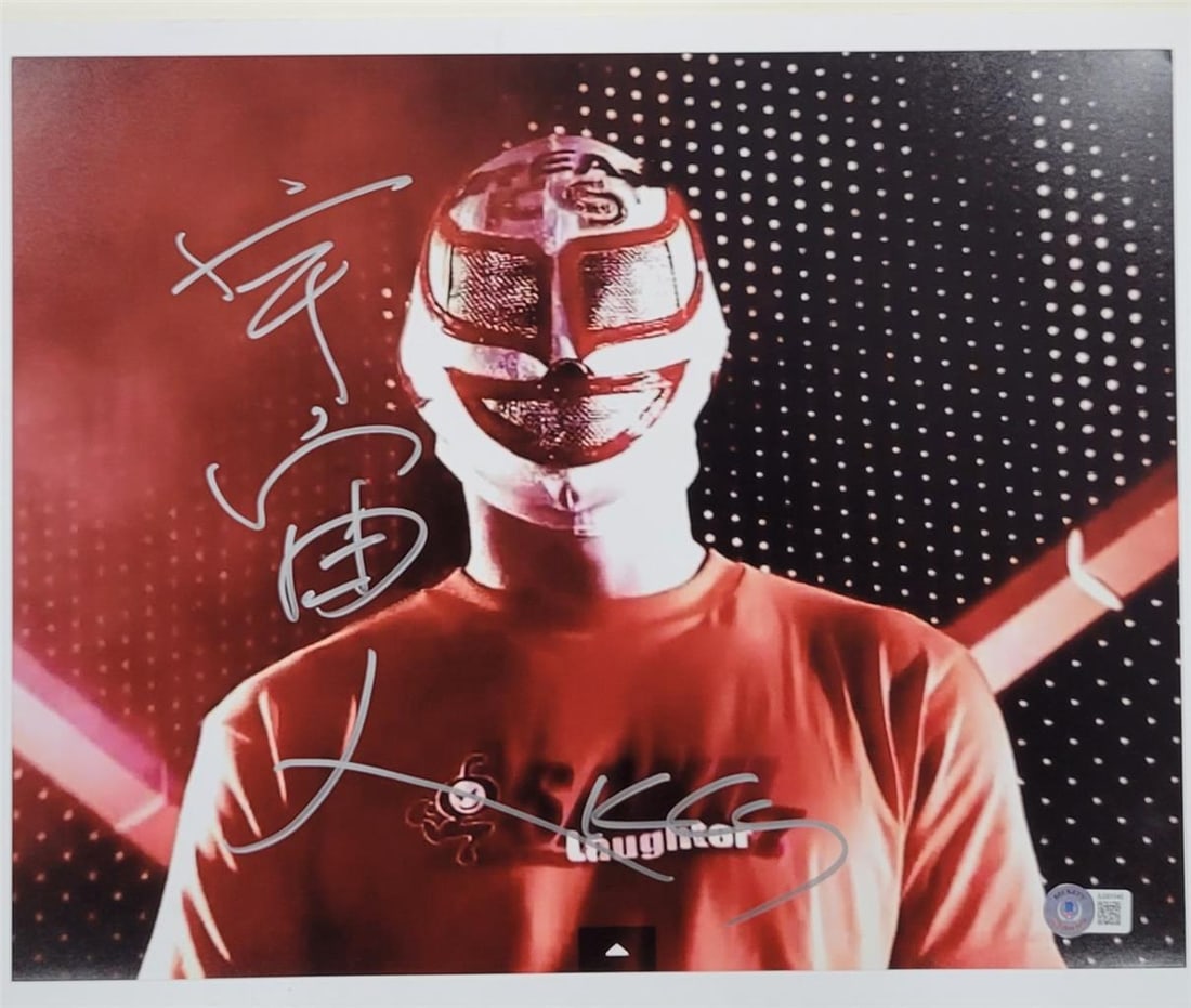Kazushi Sakuraba Signed 11x14 Photo UFC MMA Beckett Authenticated: Kazushi Sakuraba Signed 11x14 Photo UFC MMA Beckett Authenticated This is an original 11x14 photograph of Kazushi Sakuraba, a renowned figure in UFC and MMA wrestling, featuring his authentic signatur