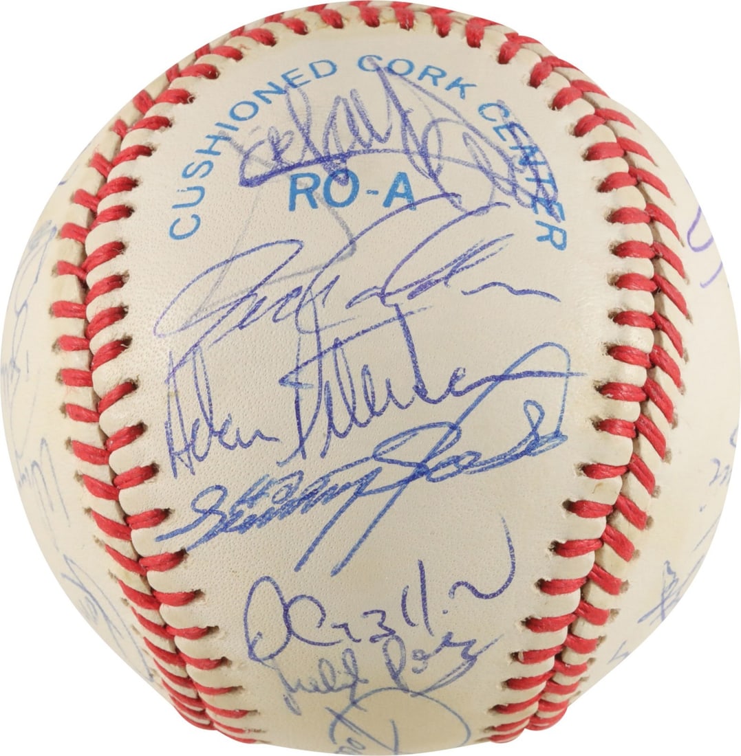 1990 Chicago White Sox Team-Signed Baseball Frank Thomas Sammy Sosa PSA Authenticated: 1990 Chicago White Sox Team-Signed Baseball Frank Thomas Sammy Sosa PSA Authenticated This 1990 Chicago White Sox team-signed Official American League baseball is a remarkable collectible featuring 28