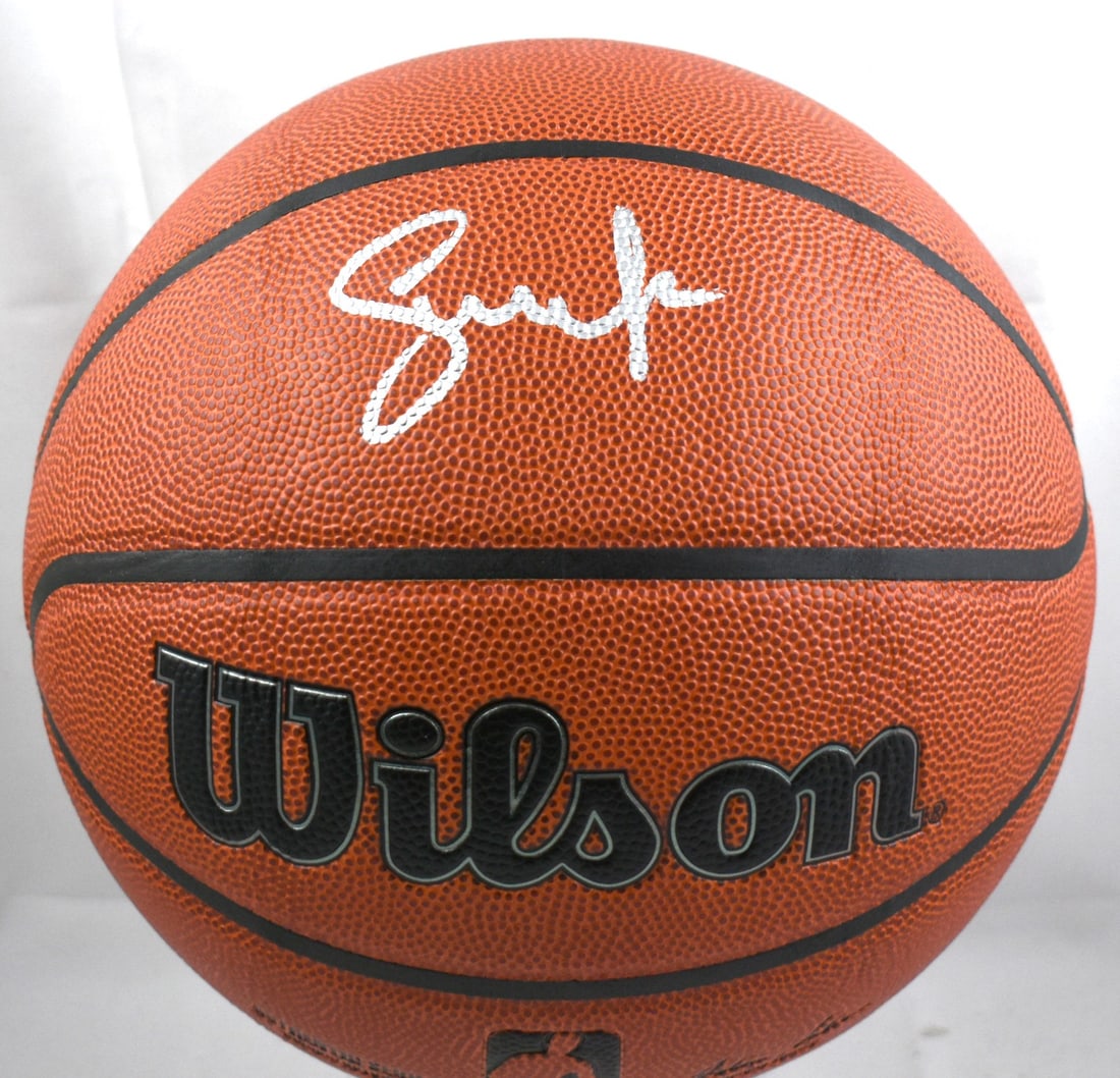 Official NBA Wilson Basketball Signed by Steve Nash Beckett Witnessed (1 of 3)