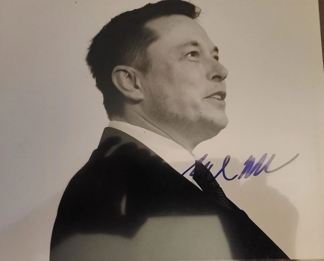 Autographed 8x10 Portrait Photo of Elon Musk with LOA: Autographed 8x10 Portrait Photo of Elon Musk with LOA Autographed portrait-style photograph of Elon Musk. This pre-owned piece includes a Letter of Authenticity and is described as being in excellent 