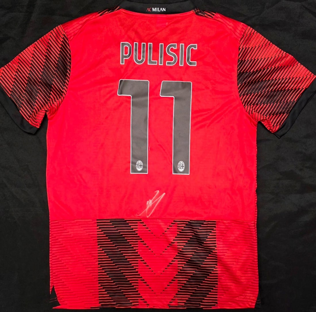 Christian Pulisic Signed USA Soccer Jersey Beckett Authenticated: Christian Pulisic Signed USA Soccer Jersey Beckett Authenticated This is an original signed jersey of Christian Pulisic, showcasing his autograph authenticated by Beckett Authentication Services (BAS)