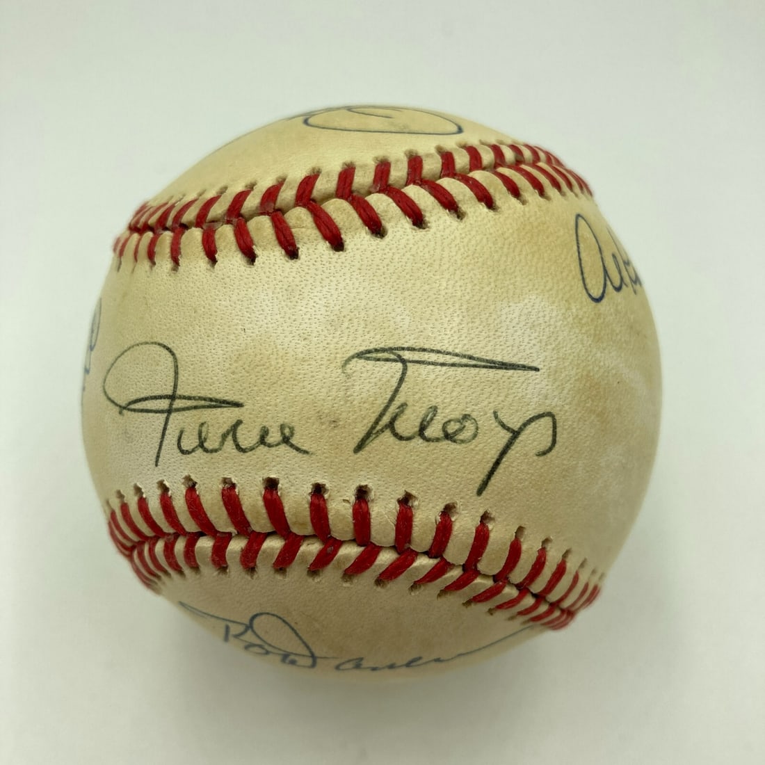Willie Mays Hank Aaron Stan Musial Signed Baseball 3000 Hit Club 9 Sigs PSA: Willie Mays Hank Aaron Stan Musial Signed Baseball 3000 Hit Club 9 Sigs PSA This is a remarkable collectible baseball featuring the signatures of three legendary players: Willie Mays, Hank Aaron, and 