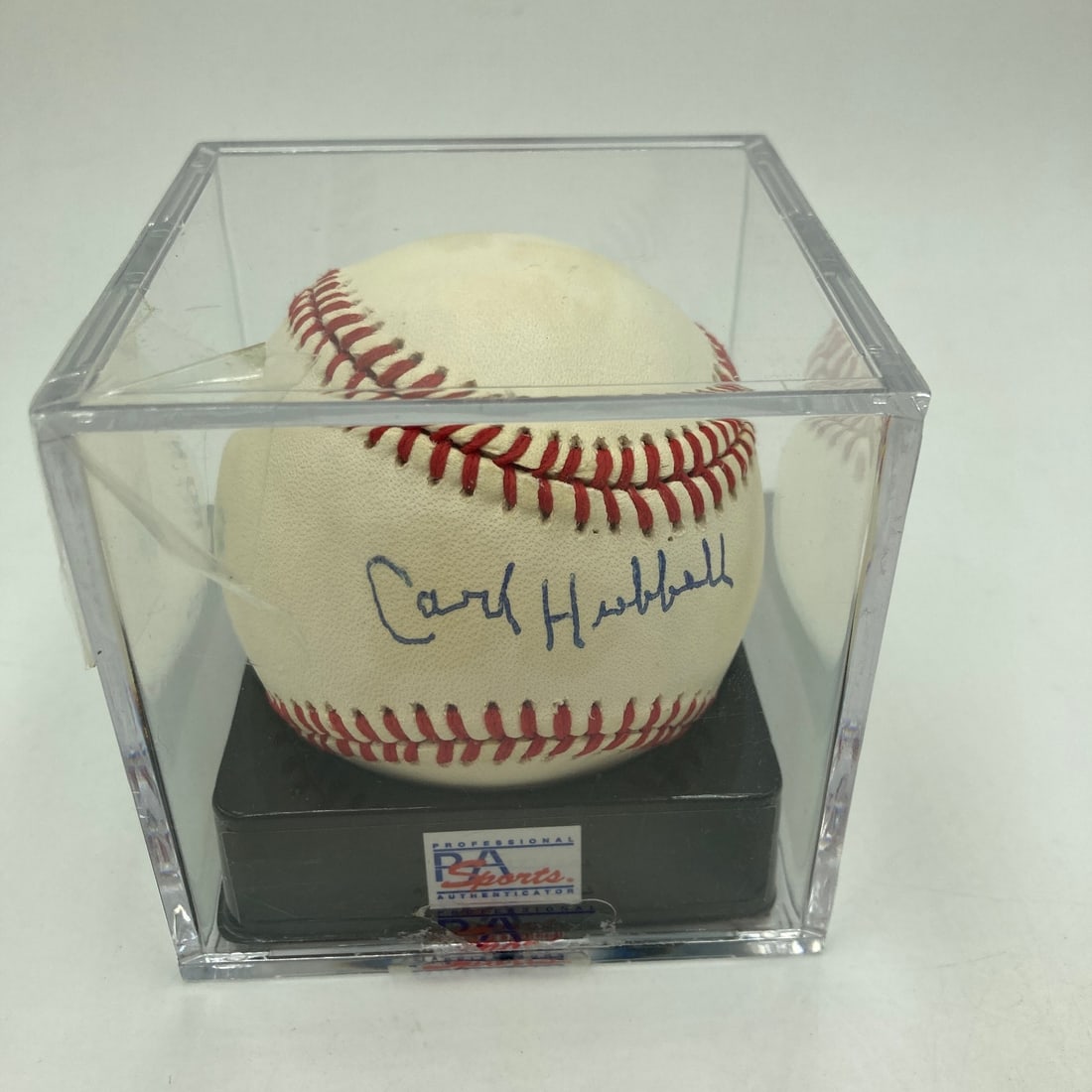 Autographed National League Baseball by Carl Hubbell PSA DNA 8.5: Autographed National League Baseball by Carl Hubbell PSA DNA 8.5 Original Carl Hubbell signed National League baseball. The autograph has PSA authentication, and the ball is graded 8.5. Pre-owned cond