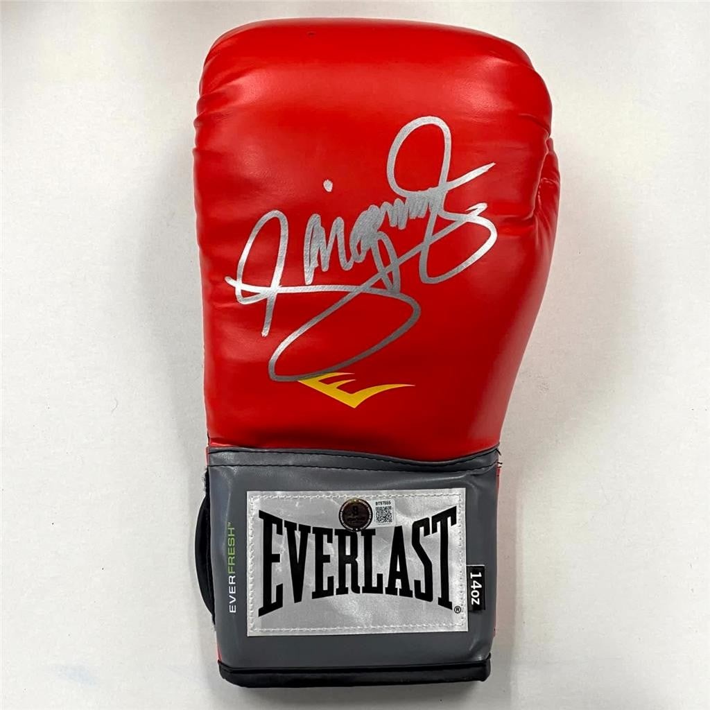 Beckett Authenticated Manny Pacquiao Autographed Everlast Red Boxing Glove (1 of 4)