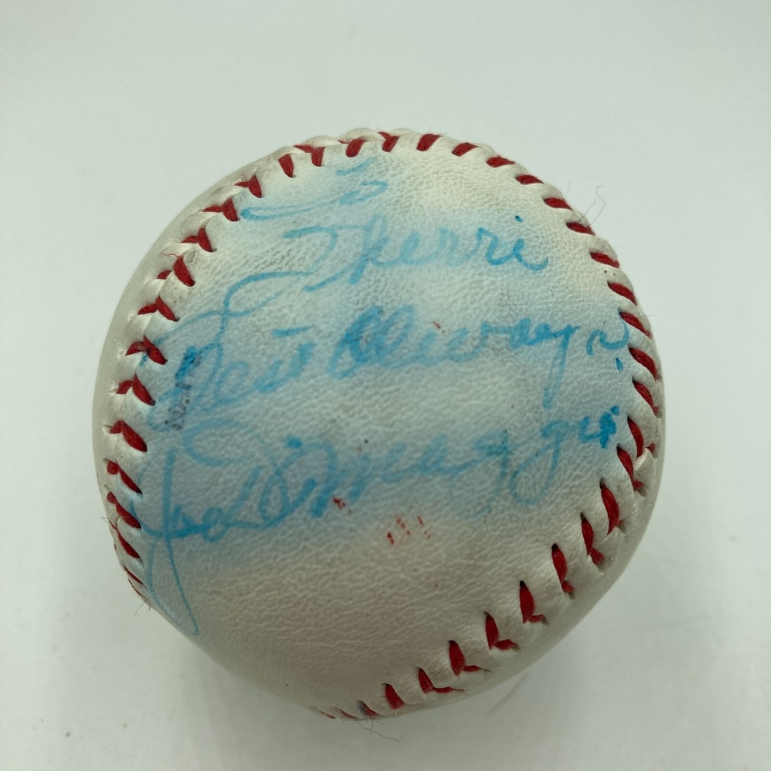 Joe DiMaggio Signed Baseball New York Yankees JSA Authenticated: Joe DiMaggio Signed Baseball New York Yankees JSA Authenticated This is an original autographed baseball signed by the legendary Joe DiMaggio, a prominent player for the New York Yankees. The baseball