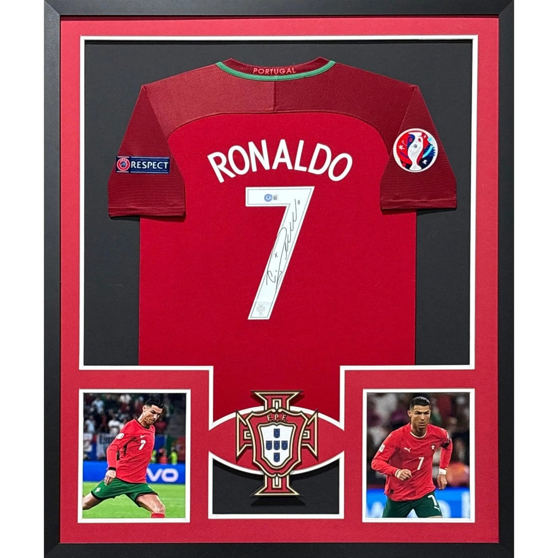 Framed Portugal Cristiano Ronaldo Signed Jersey Beckett Authenticated: Framed Portugal Cristiano Ronaldo Signed Jersey Beckett Authenticated Framed Cristiano Ronaldo signed jersey with Beckett authentication. The display features detailed framing and a logo presentation,