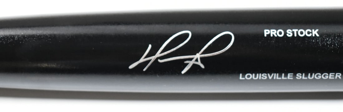 Signed Louisville Slugger bat by David Ortiz Beckett hologram: Signed Louisville Slugger bat by David Ortiz Beckett hologram This is a black Louisville Slugger Pro baseball bat signed by David Ortiz. The bat is an original item associated with the Boston Red Sox 