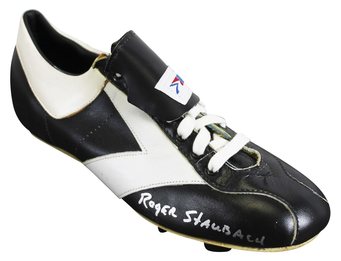Roger Staubach autographed Brooks right cleat Dallas Cowboys Beckett witnessed (1 of 4)