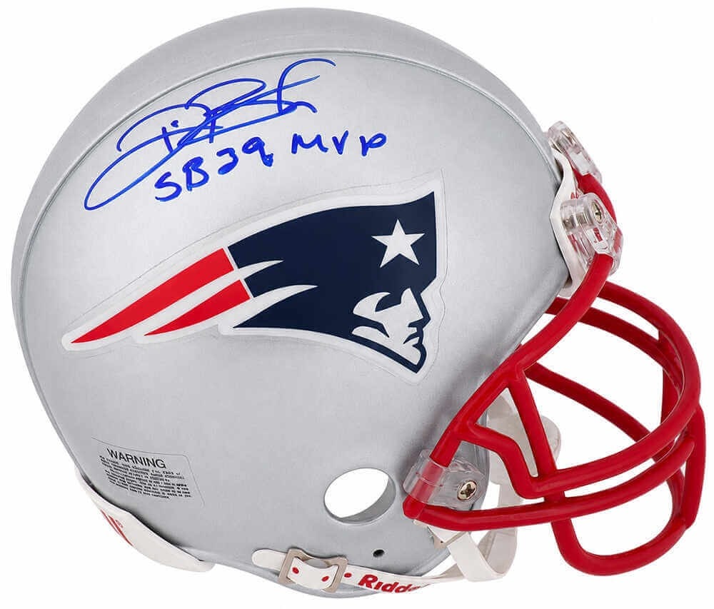 Riddell VSR4 Patriots Mini Helmet Signed by Deion Branch SB 39 MVP: Riddell VSR4 Patriots Mini Helmet Signed by Deion Branch SB 39 MVP Pre-owned Riddell VSR4 mini helmet signed by Deion Branch and inscribed "SB 39 MVP." This original football collectible represents th