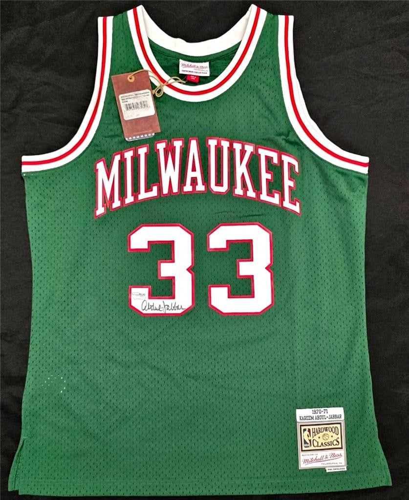 Milwaukee Bucks 1970-71 Mitchell Ness Jersey signed by Kareem Abdul-Jabbar Fanatics: Milwaukee Bucks 1970-71 Mitchell Ness Jersey signed by Kareem Abdul-Jabbar Fanatics Pre-owned Milwaukee Bucks basketball jersey signed by Kareem Abdul-Jabbar. This is an original autographed Mitchell 