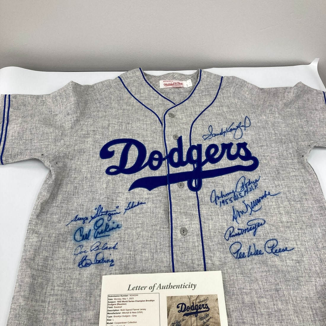 1955 Brooklyn Dodgers Team Signed Jersey Sandy Koufax JSA Authenticated: 1955 Brooklyn Dodgers Team Signed Jersey Sandy Koufax JSA Authenticated This authentic 1955 Brooklyn Dodgers jersey features signatures from iconic players, including Hall of Famers Sandy Koufax and P