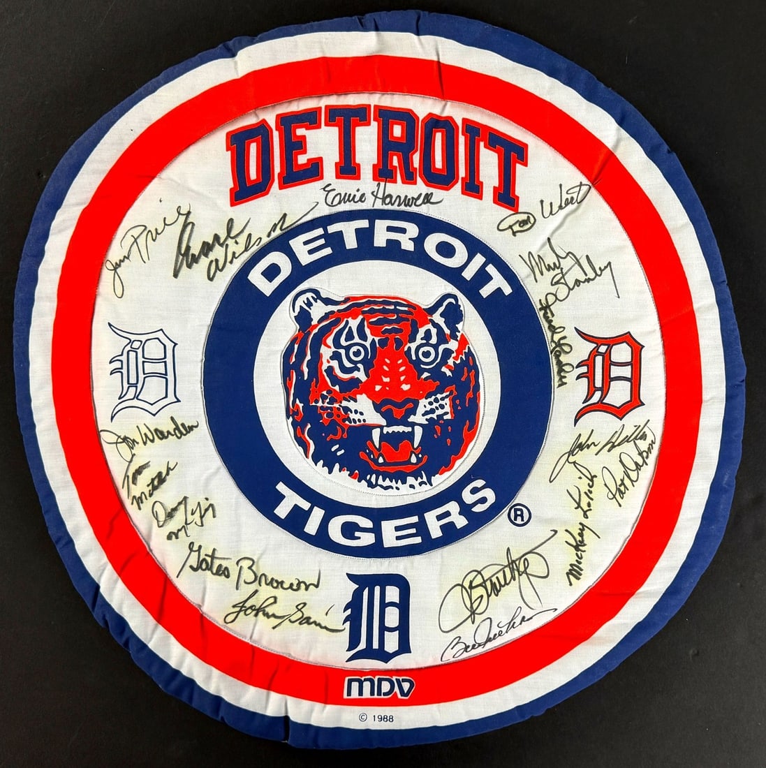 Beckett BAS authenticated 1968 Detroit Tigers signed reunion display ball: Beckett BAS authenticated 1968 Detroit Tigers signed reunion display ball 1968 Detroit Tigers World Series Champs team-signed round plush display featuring 16 signatures from members of the championsh