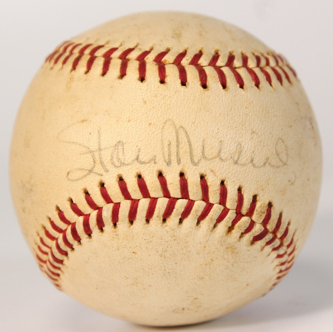 Stan Musial Signed 1950s Spalding Baseball JSA Authenticated: Stan Musial Signed 1950s Spalding Baseball JSA Authenticated This vintage 1950's Spalding ONL (Giles) baseball features a pristine signature from legendary player Stan Musial, known for his remarkable