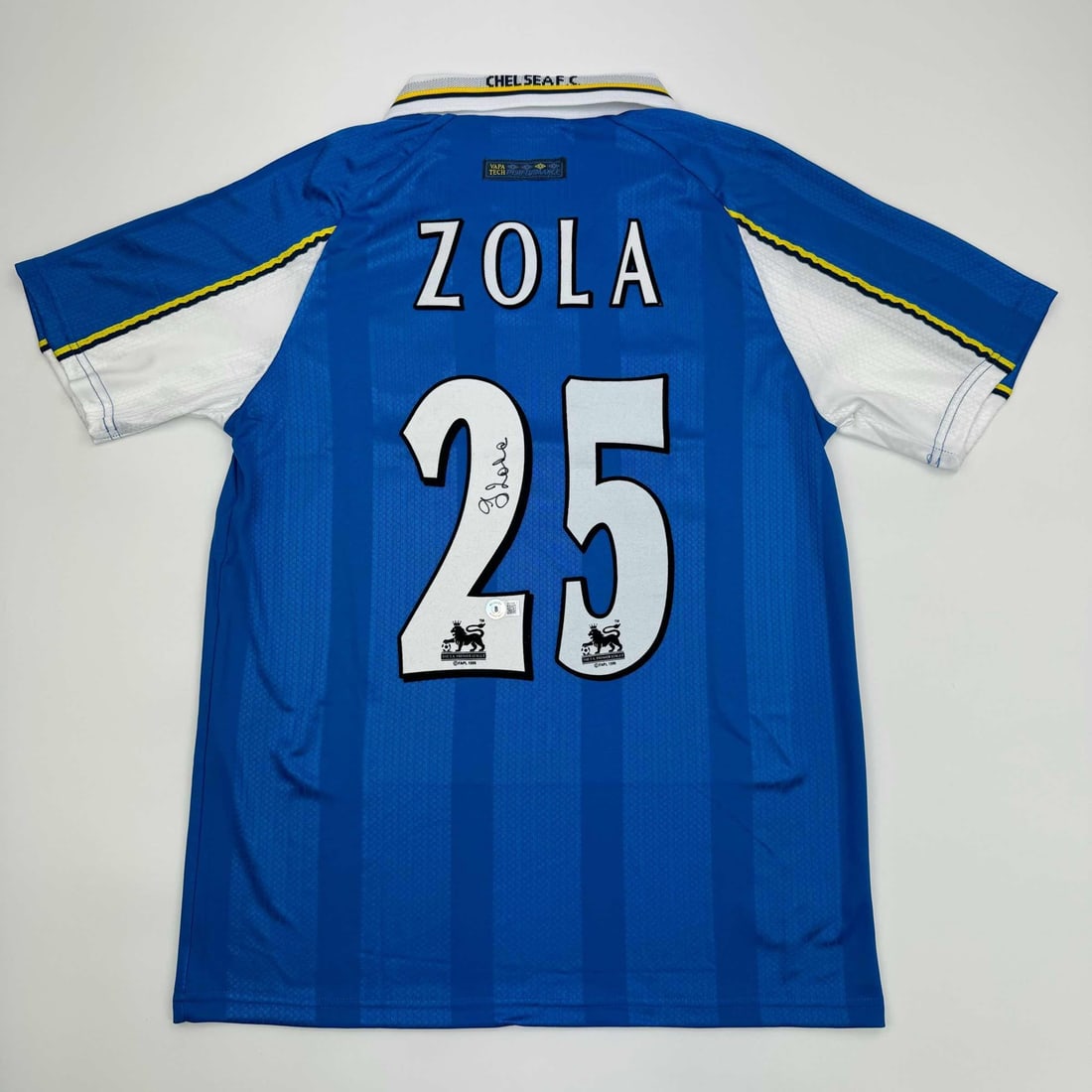 Gianfranco Zola Signed Chelsea FC Blue Jersey with Beckett COA: Gianfranco Zola Signed Chelsea FC Blue Jersey with Beckett COA Own a piece of soccer history with this autographed Gianfranco Zola Chelsea FC blue soccer jersey. This original, custom jersey features 