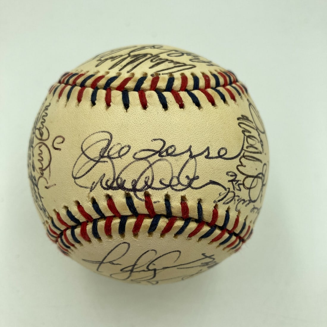 2000 All-Star Game Team Signed Baseball Jeter Rodriguez 33 Signatures JSA COA: 2000 All-Star Game Team Signed Baseball Jeter Rodriguez 33 Signatures JSA COA This is an Official 2000 All-Star Game baseball, signed by 33 members of the American League All-Stars, including Hall of 
