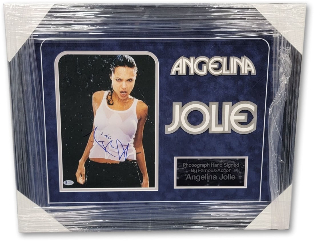 Framed Angelina Jolie autograph photo Tomb Raider Beckett Authentication (1 of 3)