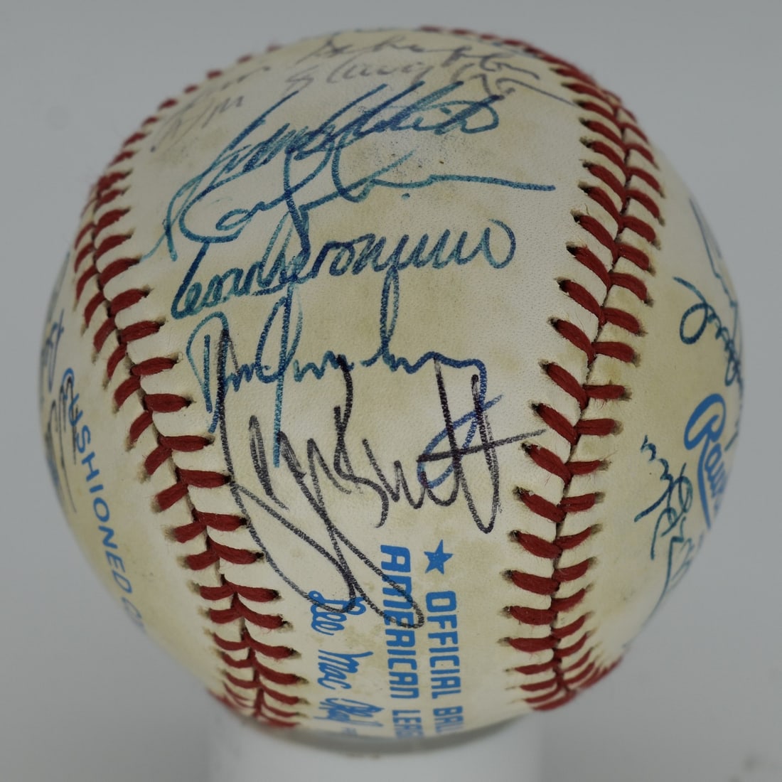 JSA Authenticated 1983 Kansas City Royals OAL Baseball with 25 Signatures: JSA Authenticated 1983 Kansas City Royals OAL Baseball with 25 Signatures Original 1983 Kansas City Royals team-signed OAL baseball featuring George Brett HOF. This pre-owned baseball is authenticated