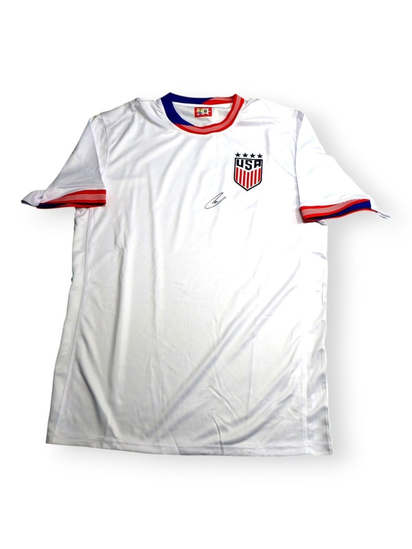 Christian Pulisic Team USA Signed Jersey Beckett Authenticated: Christian Pulisic Team USA Signed Jersey Beckett Authenticated Showcase your support for Team USA with this authentic Christian Pulisic signed jersey. This pre-owned soccer jersey features the iconic 