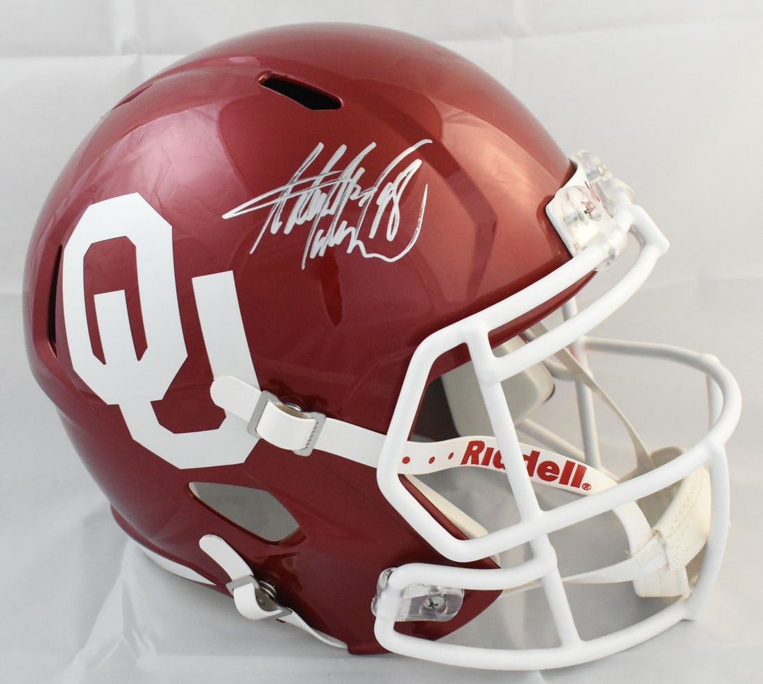 Signed Oklahoma Sooners Full Size Speed Helmet Adrian Peterson Beckett: Signed Oklahoma Sooners Full Size Speed Helmet Adrian Peterson Beckett Autographed Oklahoma Sooners full-size Speed helmet signed by Adrian Peterson. This original football collectible is a pre-owned 