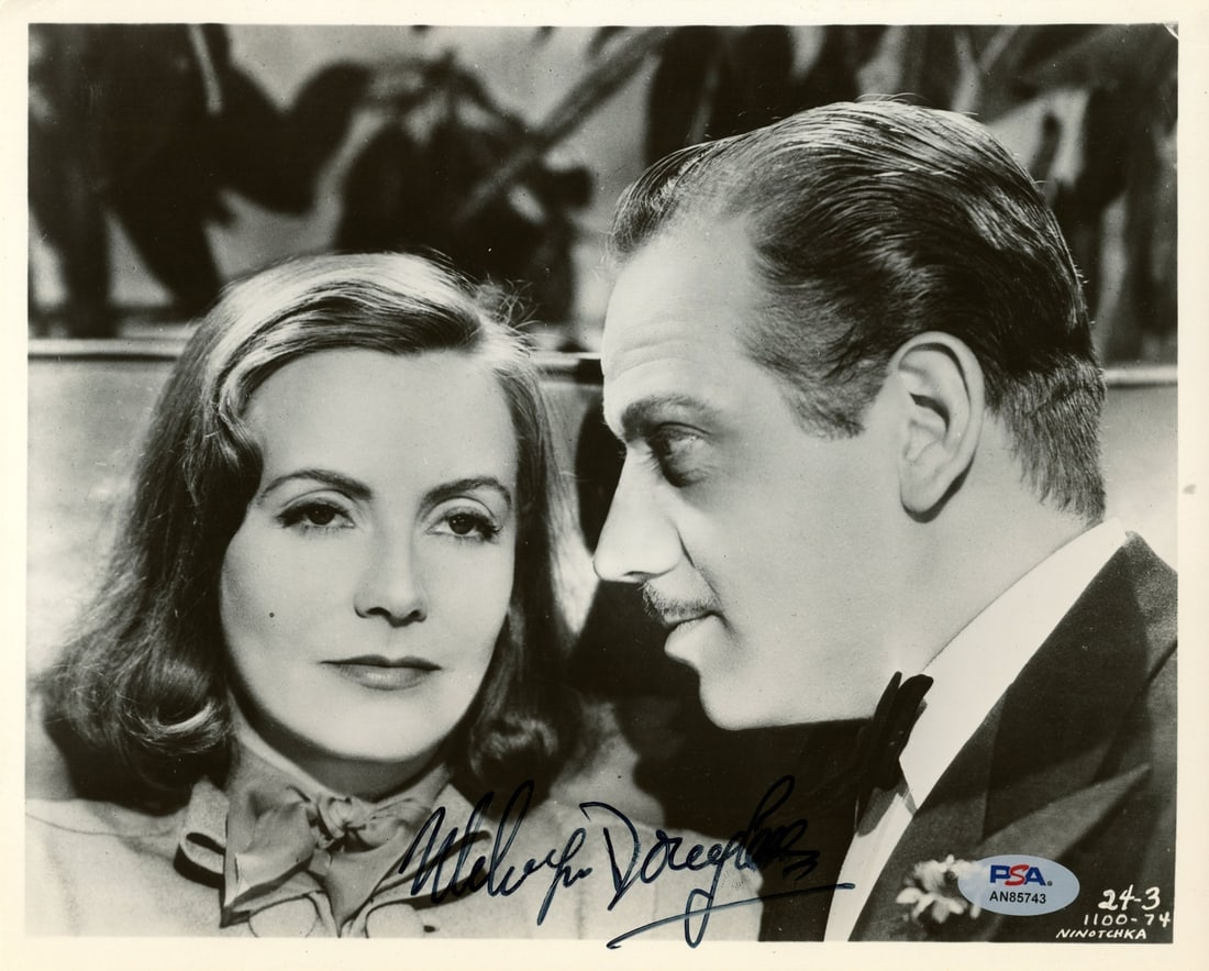 Melvyn Douglas Autographed 8x10 B/W Photo Oscar Actor PSA/DNA (1 of 2)