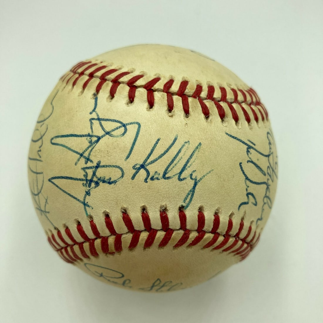 1988 Minnesota Twins Signed Baseball with Kirby Puckett (1 of 7)