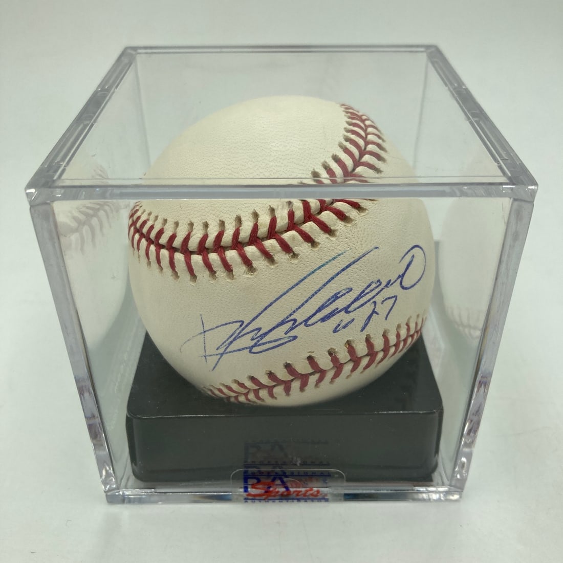 PSA DNA 10 Gem Mint Autographed MLB Baseball Vladimir Guerrero: PSA DNA 10 Gem Mint Autographed MLB Baseball Vladimir Guerrero Original signed Major League Baseball featuring Vladimir Guerrero. The autograph is authenticated by PSA/DNA and the ball is noted as GEM