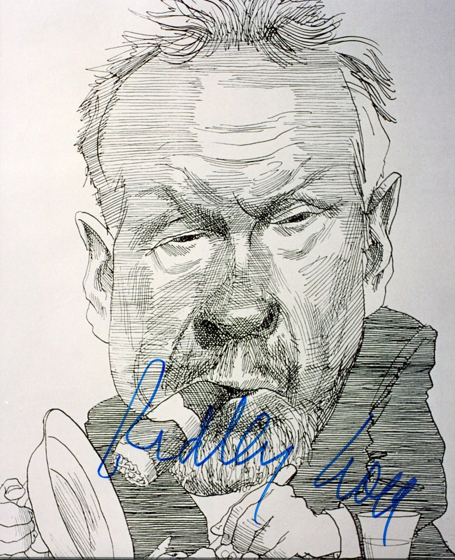 Ridley Scott Gladiator Signed 8x10 Photo Beckett Authenticated: Ridley Scott Gladiator Signed 8x10 Photo Beckett Authenticated This authentic 8x10 photograph features the signature of Ridley Scott, renowned director of the film Gladiator. The autograph is verified