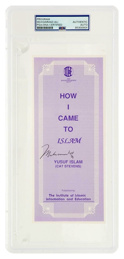 Muhammad Ali Signed Islamic Brochure No. 17 Purple 3x8 PSA/DNA: Muhammad Ali Signed Islamic Brochure No. 17 Purple 3x8 PSA/DNA This is a Muhammad Ali signed Islamic brochure from the 'How I Came To Islam' series, specifically brochure number 17. The pamphlet is pu