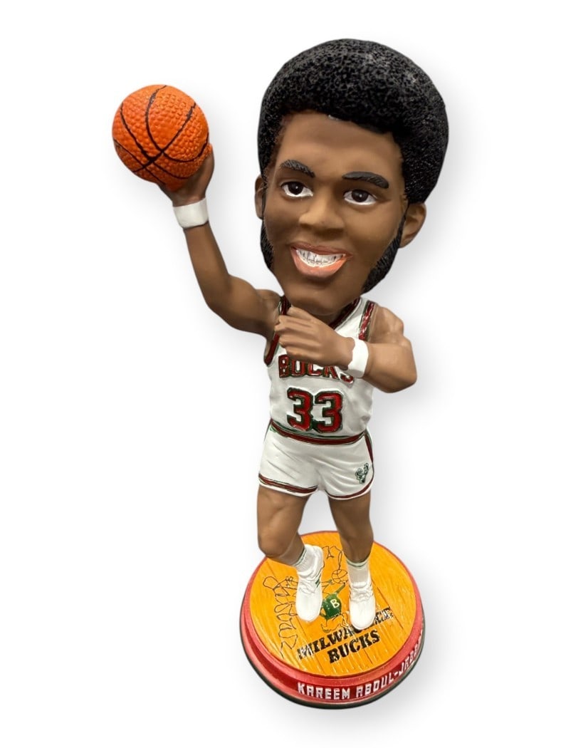 Milwaukee Bucks Kareem Abdul-Jabbar Signed Bobblehead with Original Box: Milwaukee Bucks Kareem Abdul-Jabbar Signed Bobblehead with Original Box Pre-owned original bobblehead autographed by Kareem Abdul-Jabbar and associated with the Milwaukee Bucks. Includes the original 