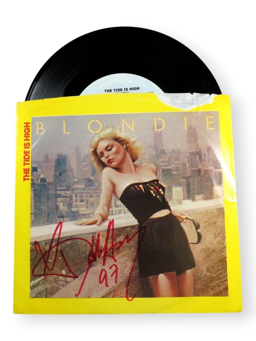 Debbie Harry autographed Blondie The Tide Is High 45 sleeve BAS (1 of 2)