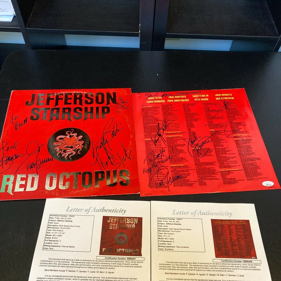 Jefferson Starship Signed Album with 11 Signatures JSA COA: Jefferson Starship Signed Album with 11 Signatures JSA COA This is an original autographed album by the legendary Jefferson Starship band, featuring 11 signatures. The album is accompanied by two Jame