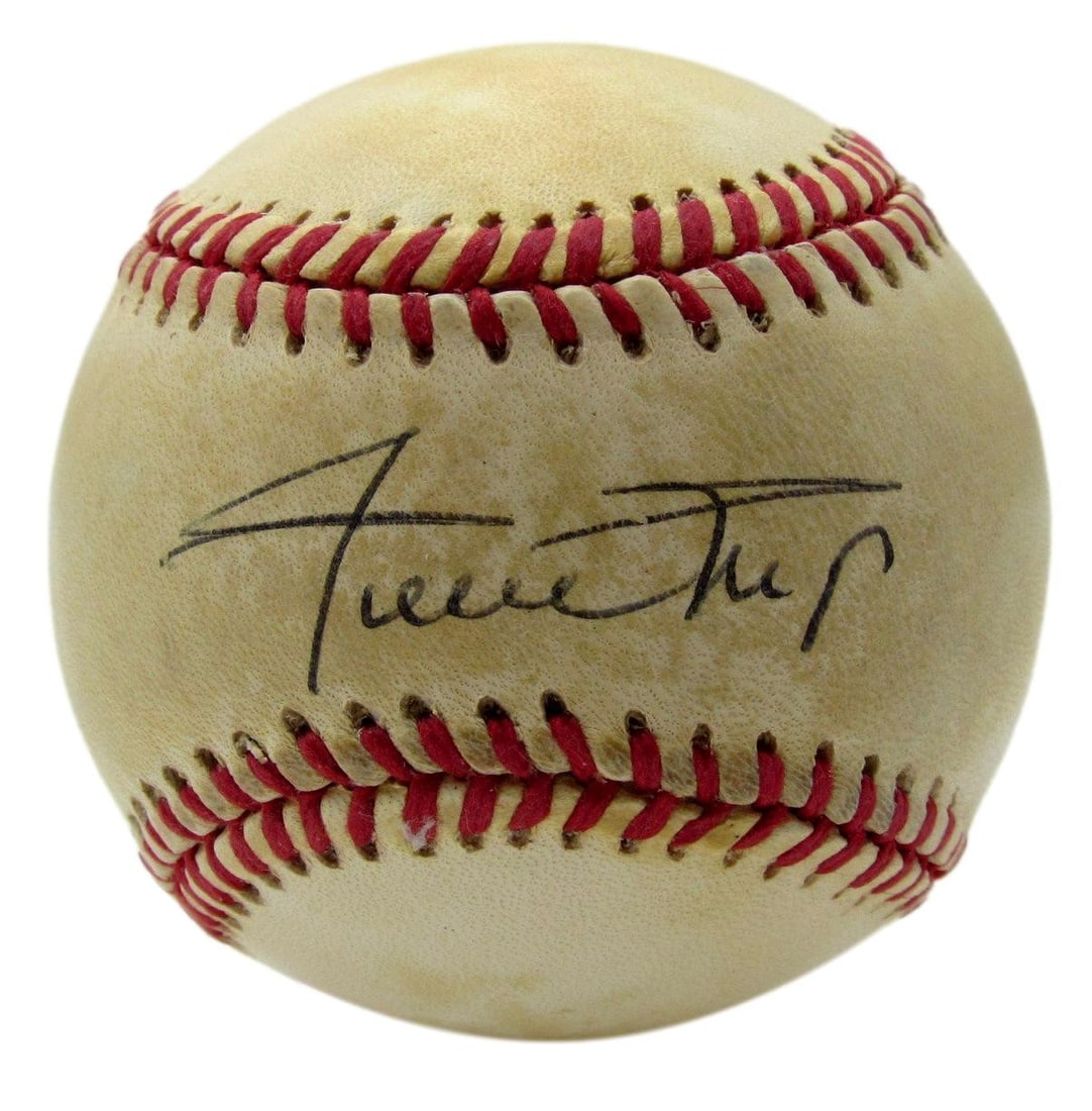 PSA DNA Authenticated Willie Mays HOF Autographed ONL Giants Baseball: PSA DNA Authenticated Willie Mays HOF Autographed ONL Giants Baseball Original Willie Mays Hall of Fame signed ONL baseball associated with the San Francisco Giants. The ball is authenticated by PSA/D